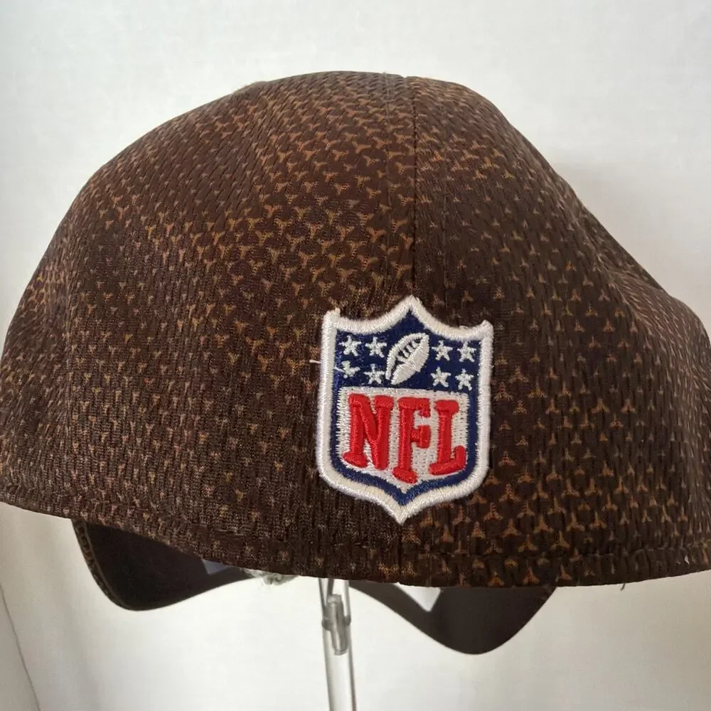 New Era Cleveland Browns Stripe Sideline 39THIRTY Stretch Flex Hat M/L Brown